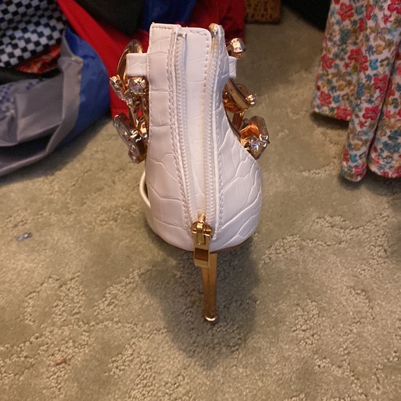 White and gold heels - Picture 4 of 6